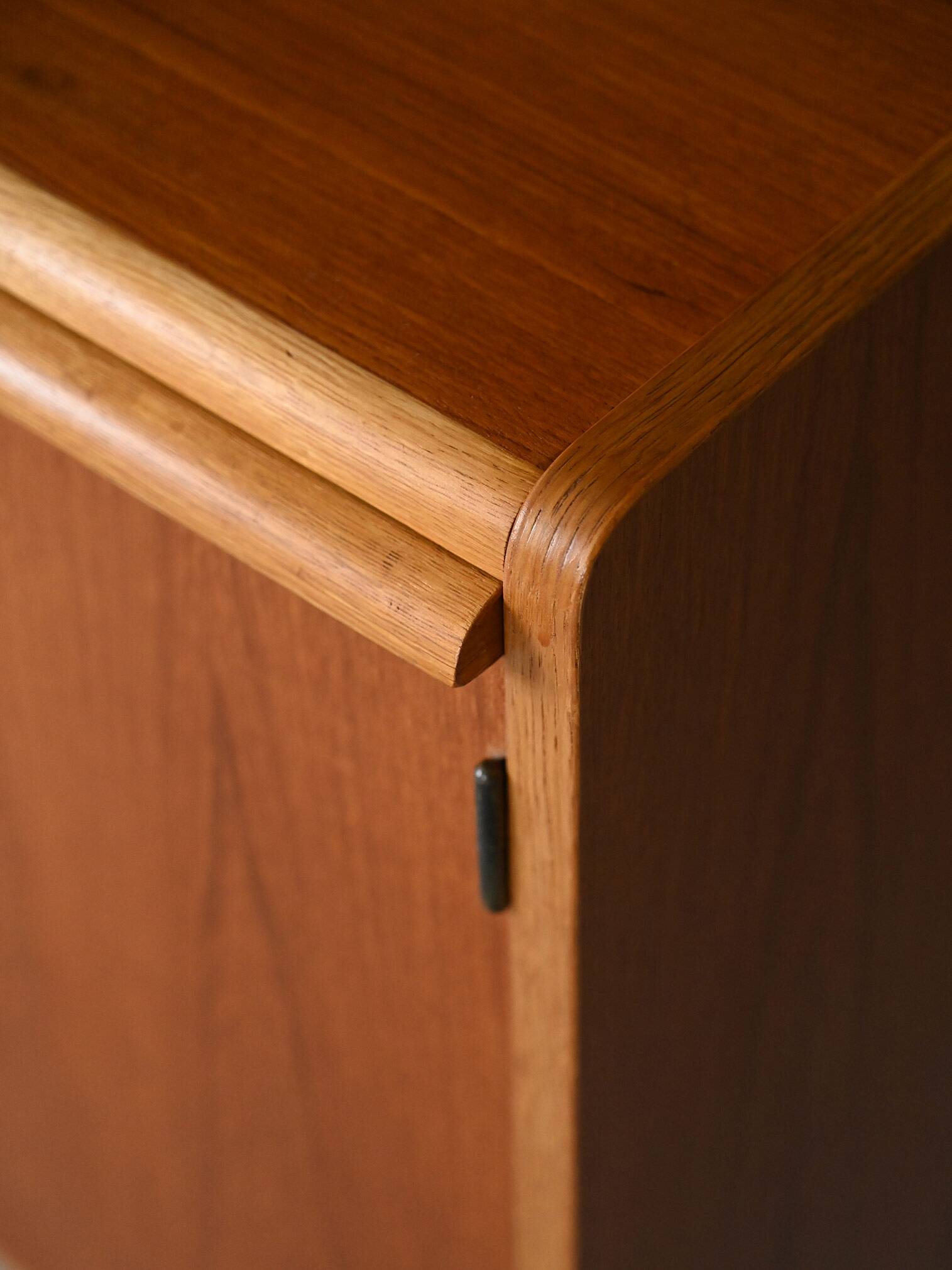 Vintage bookcase with pull-out shelf