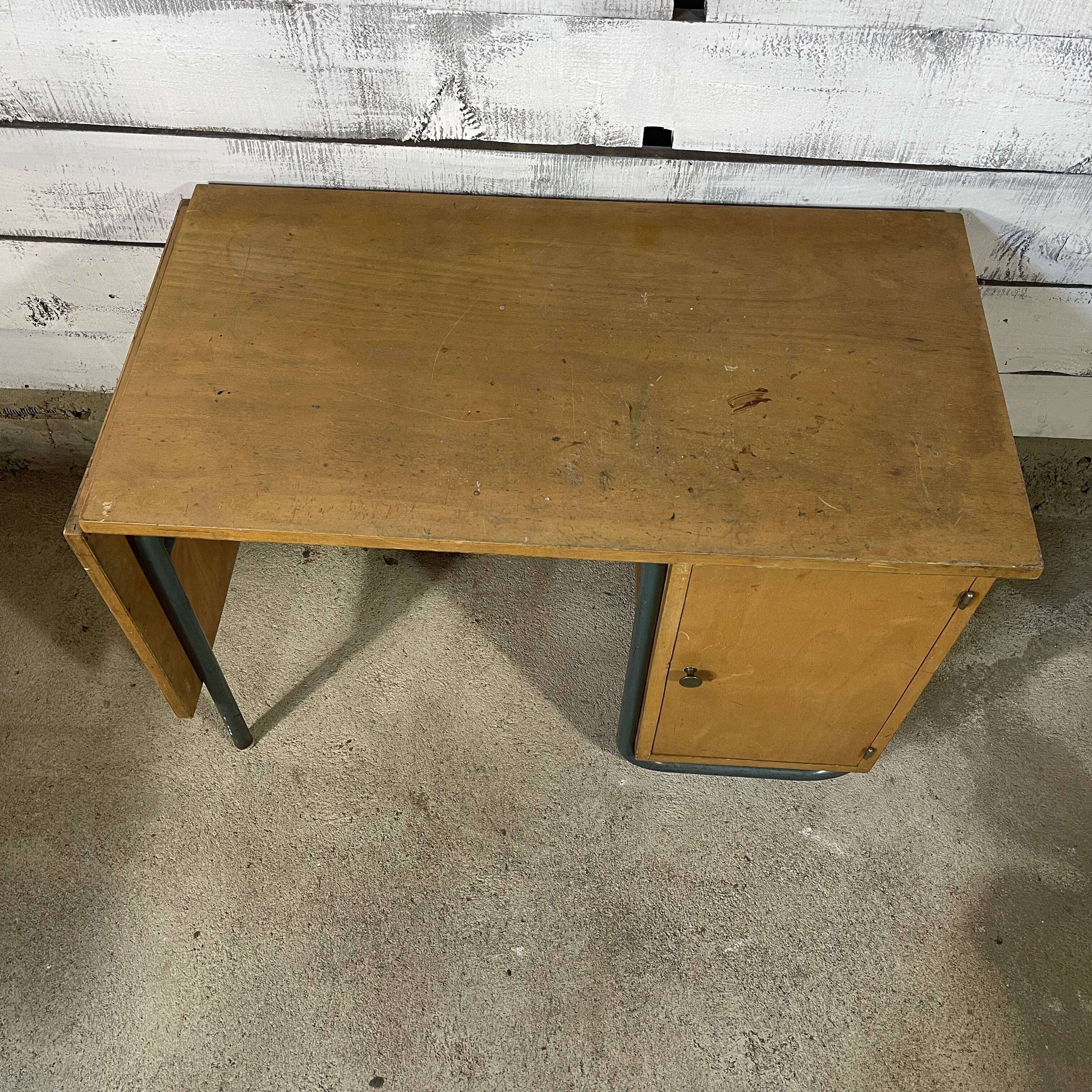 Children's desk with extension