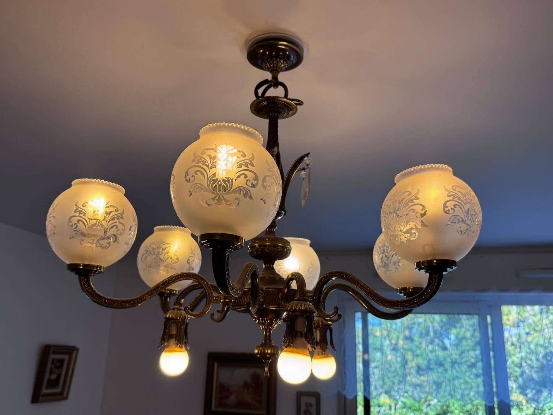 Louis XV bronze chandelier with crystal pendants - 9 lights