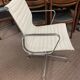 Suite de 4 fauteuils en cuir blanc Ray et Charles Eames