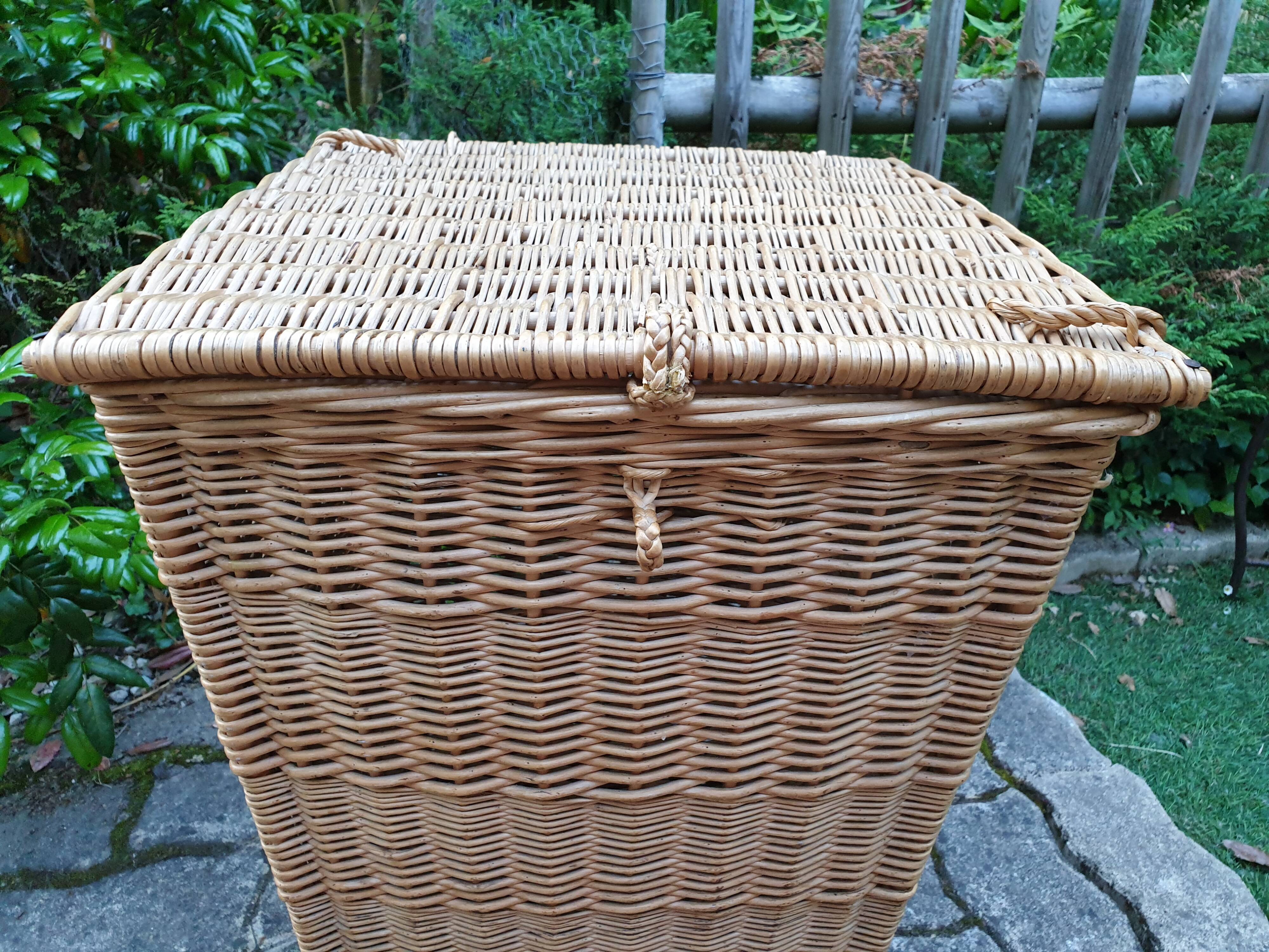 Wicker basket or laundry basket