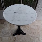Table bistrot en marbre