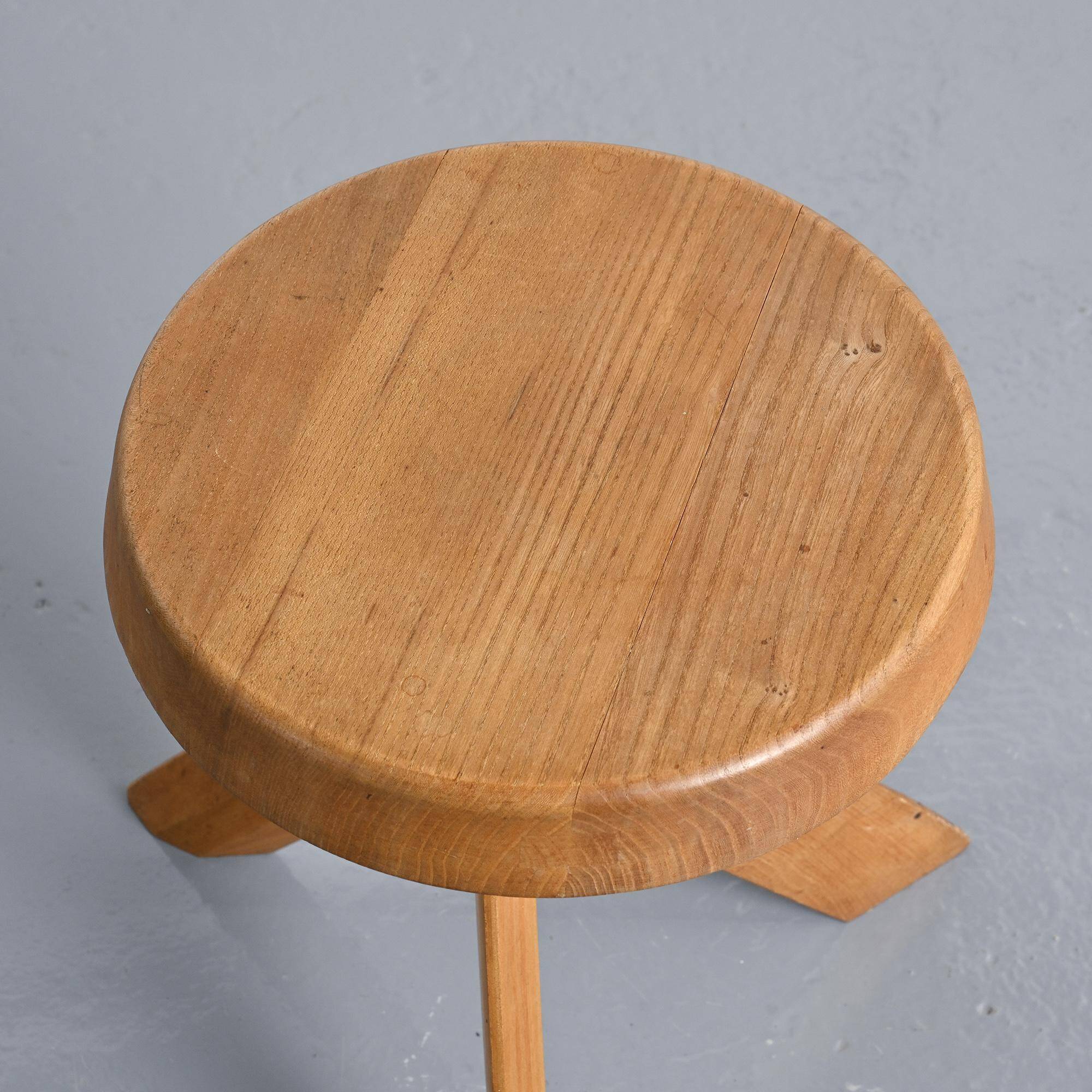 Original S31 stool in solid elm by Pierre Chapo, circa 1980.