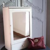Armoire à pharmacie avec miroir