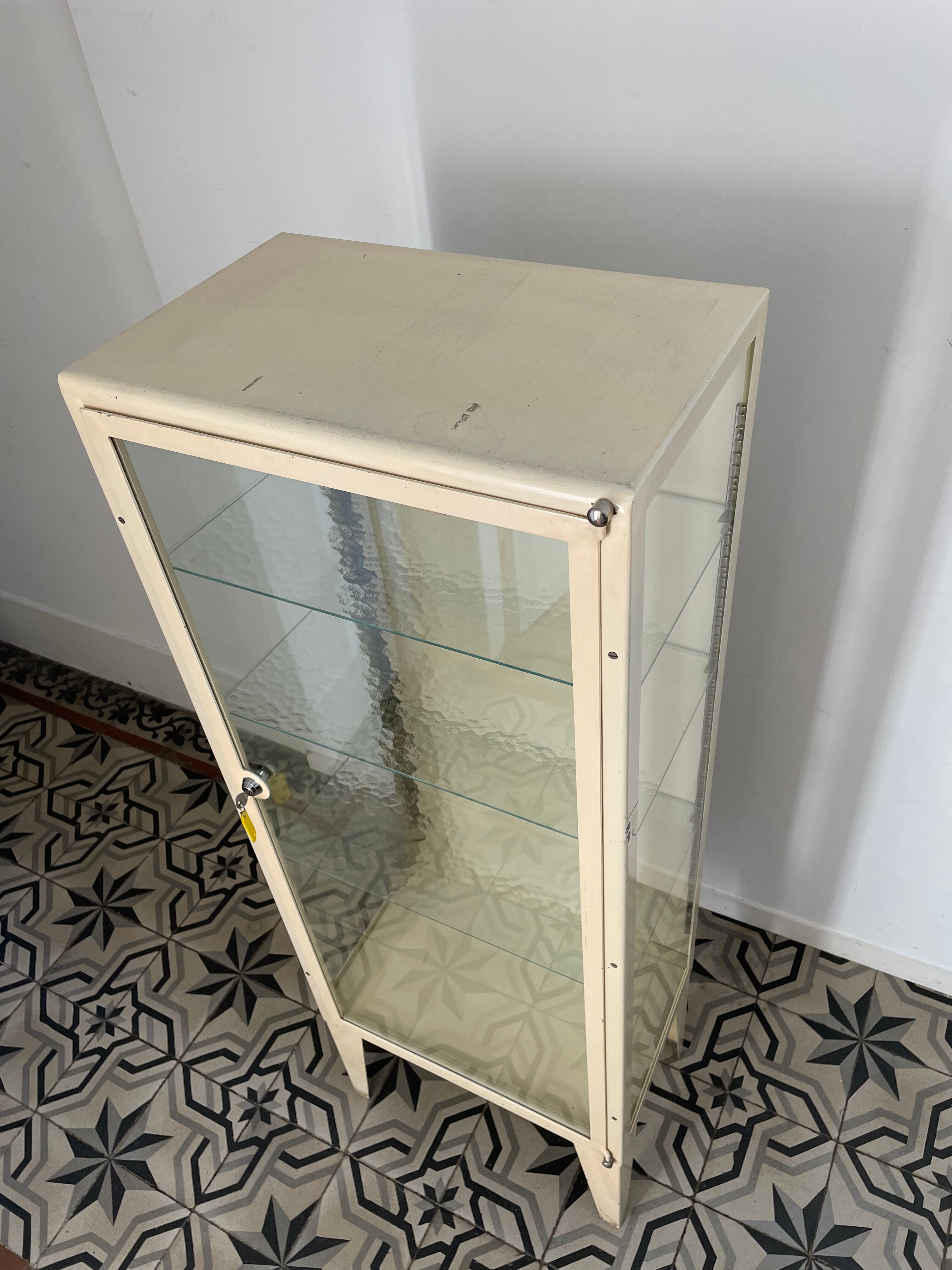 Former medical office showcase, circa 1950