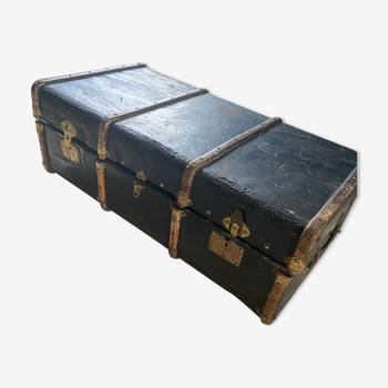 Old trunk in zinc/wood and brass