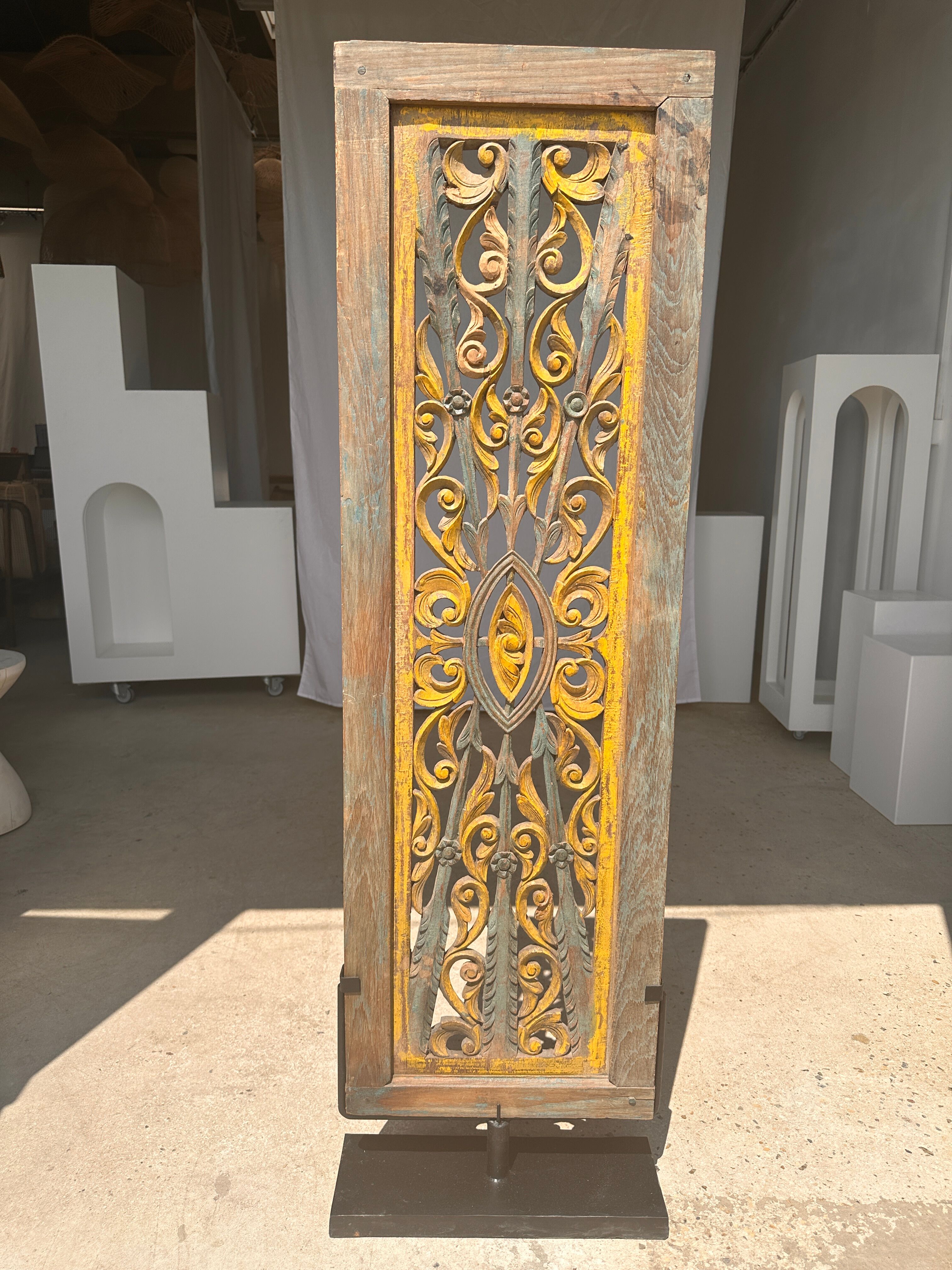 Rectangular Indonesian construction element with blue and yellow plant in carved wood