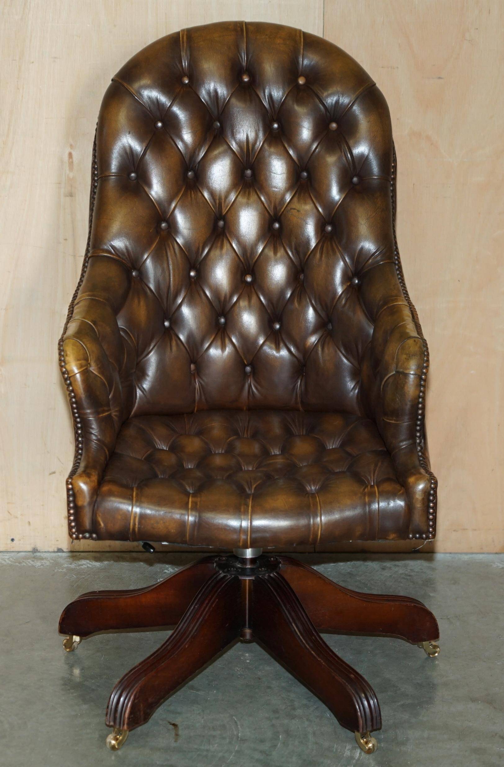 Fauteuil Chesterfield vintage en cuir vieilli
