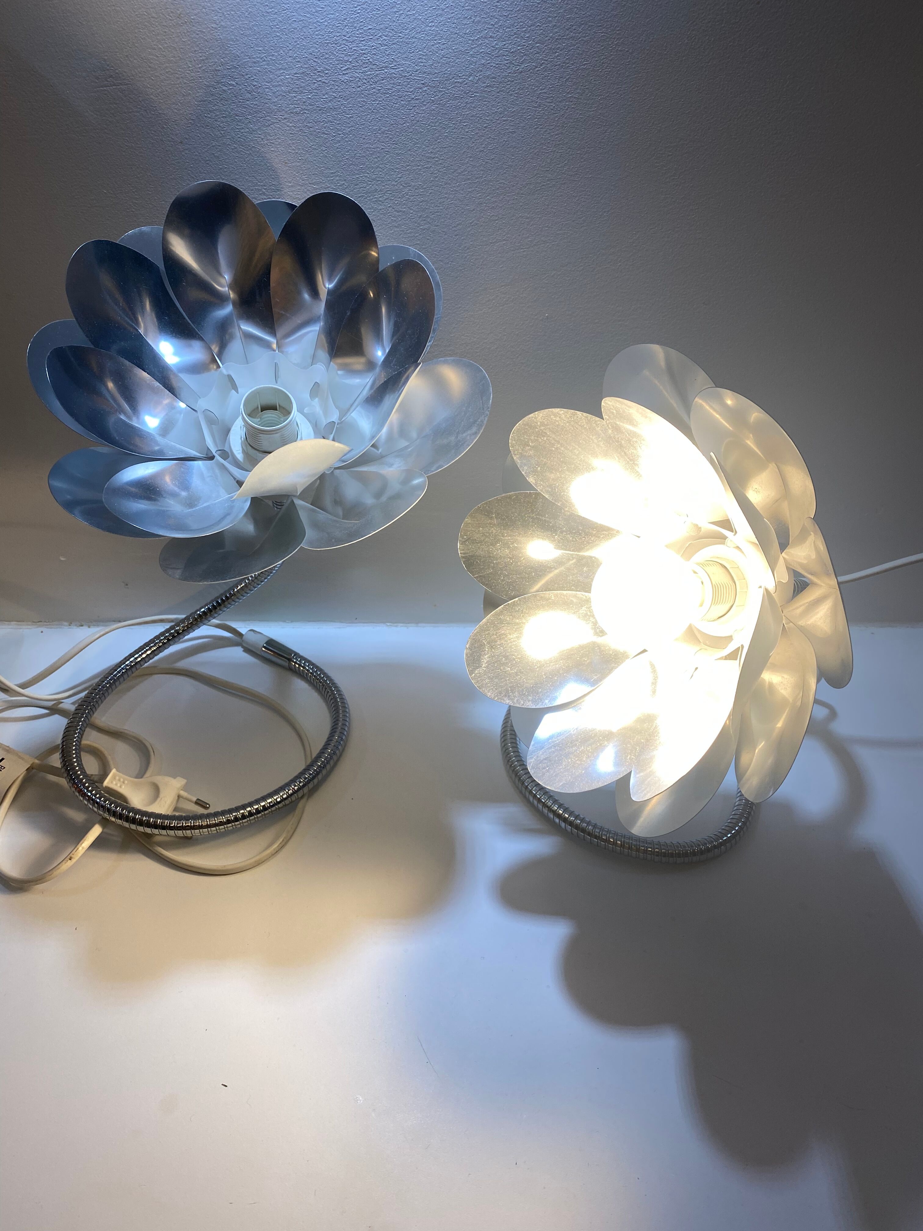 Pair of vintage flower bedside lamps