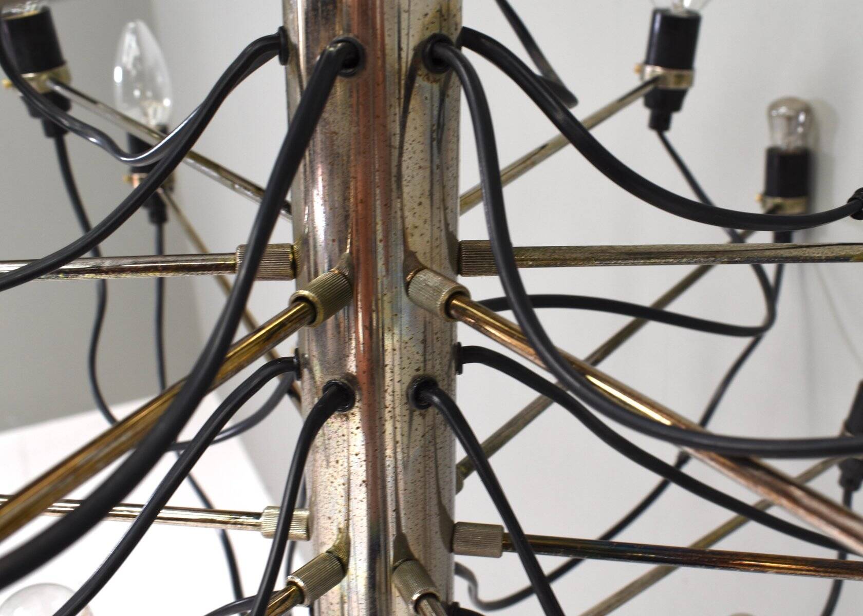 Chandelier en laiton par Gino Sarfatti pour Arteluce, années 1950.