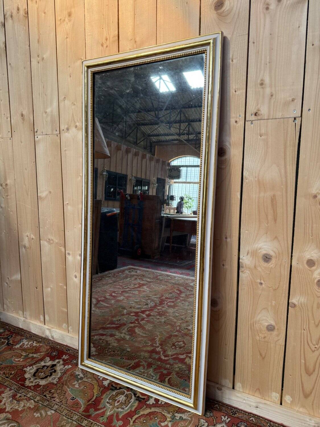 Mirror of the in-between – Louis XVI style – White lacquered and gilded with gold leaf