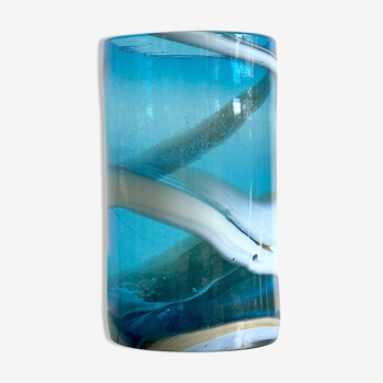 Vase cylindrique en verre soufflé bleu