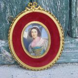 Portrait miniature medallion