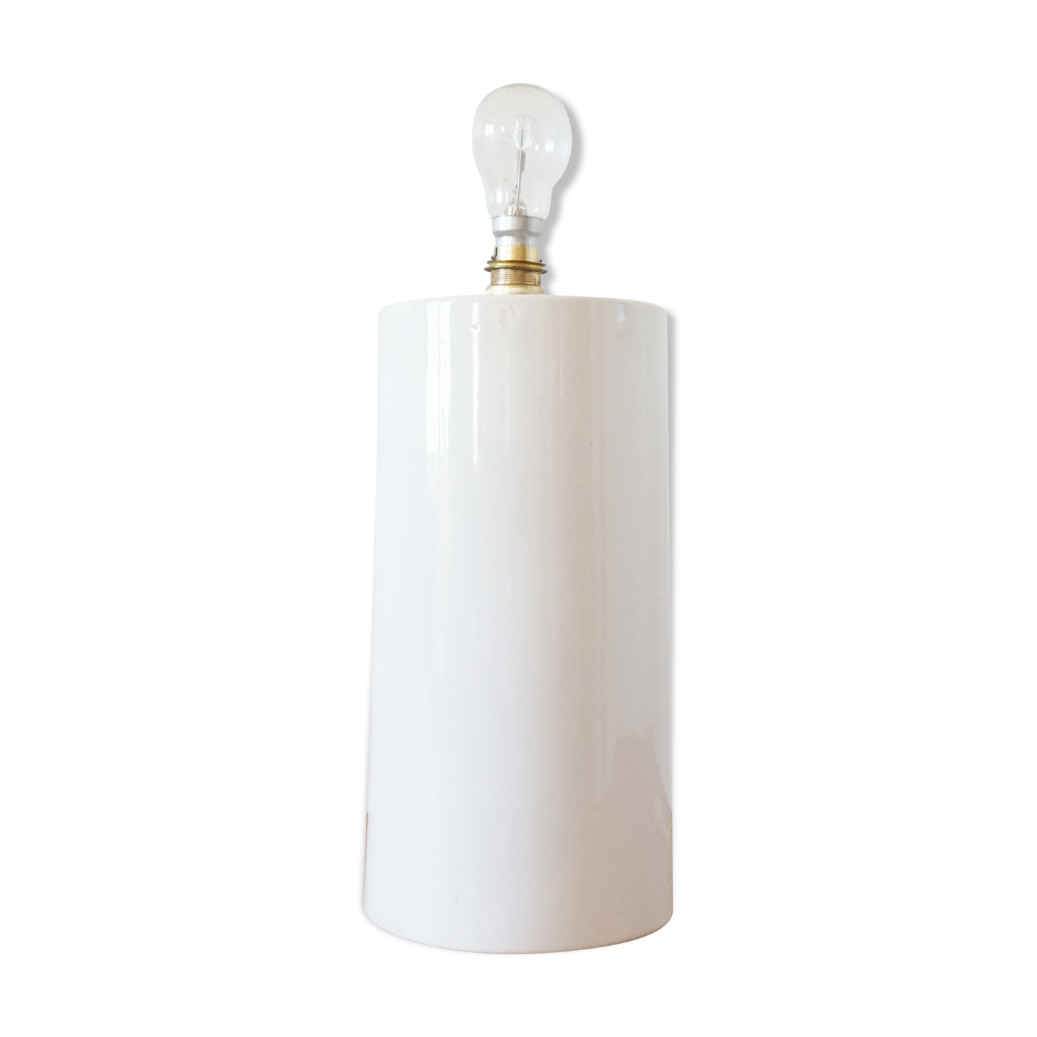 White ceramic lamp stand