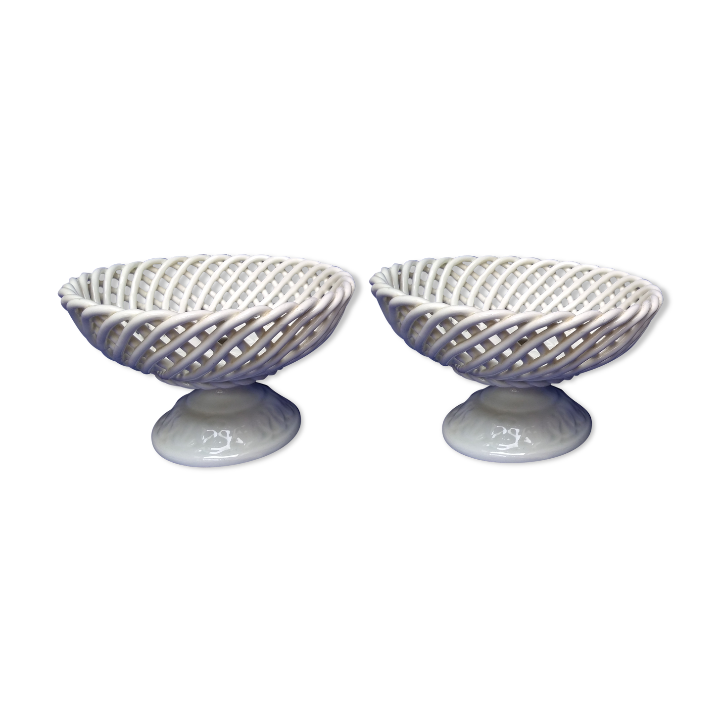 Pair of cut-on-foot in white braided earthenware
