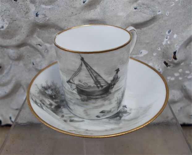 Tasse et sous tasse décor en grisaille porcelaine de Paris XIXème signée