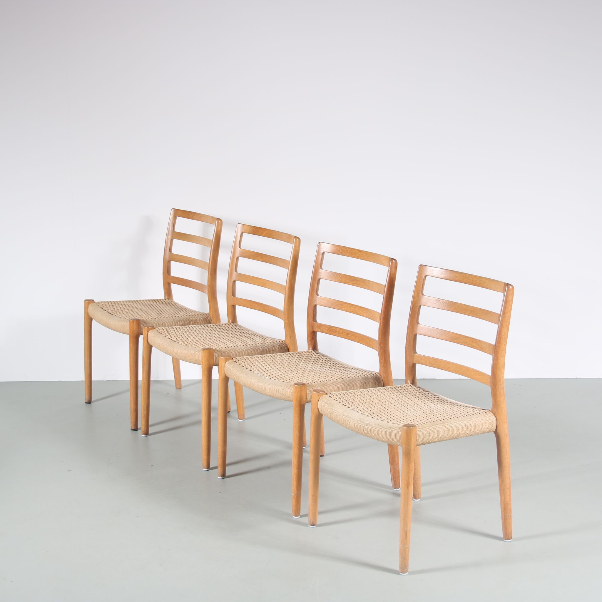 Ensemble de salle à manger en bois de chêne des années 1970 par Moller, Danemark