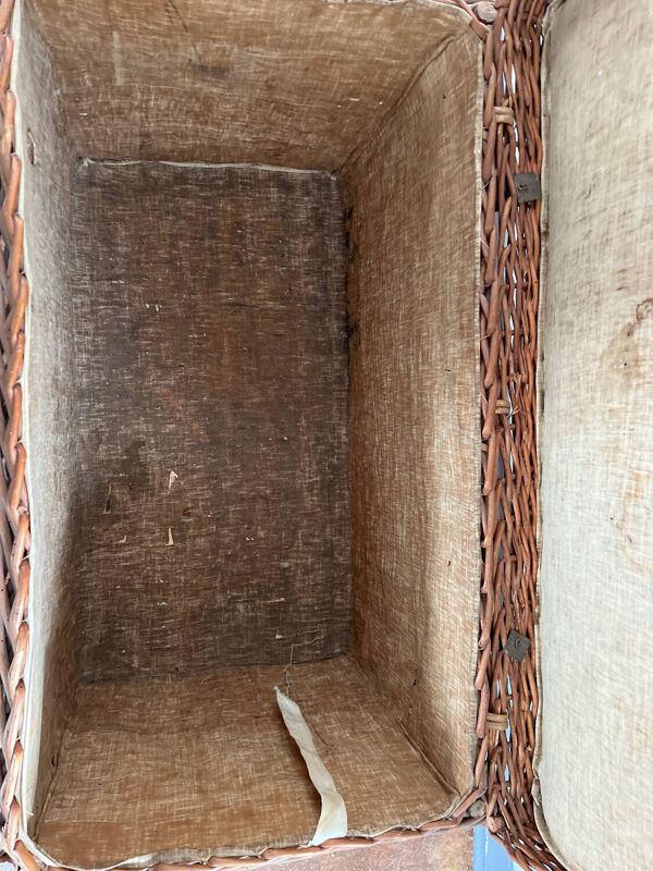 Ancienne malle de transport en osier, début du XXe