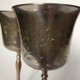 Verre en métal ciselé