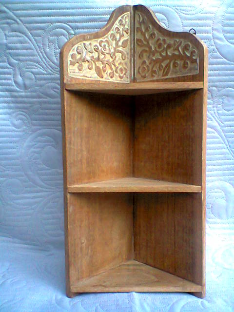 Wall corner shelf