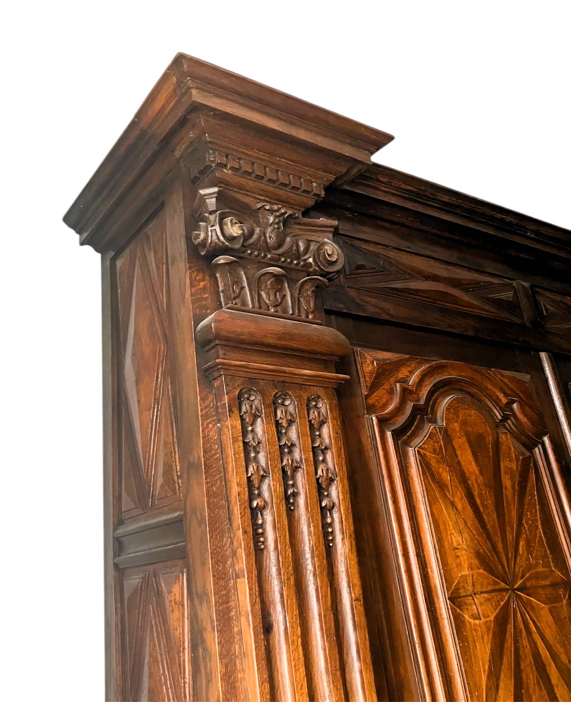 Entrance wardrobe in oak and walnut