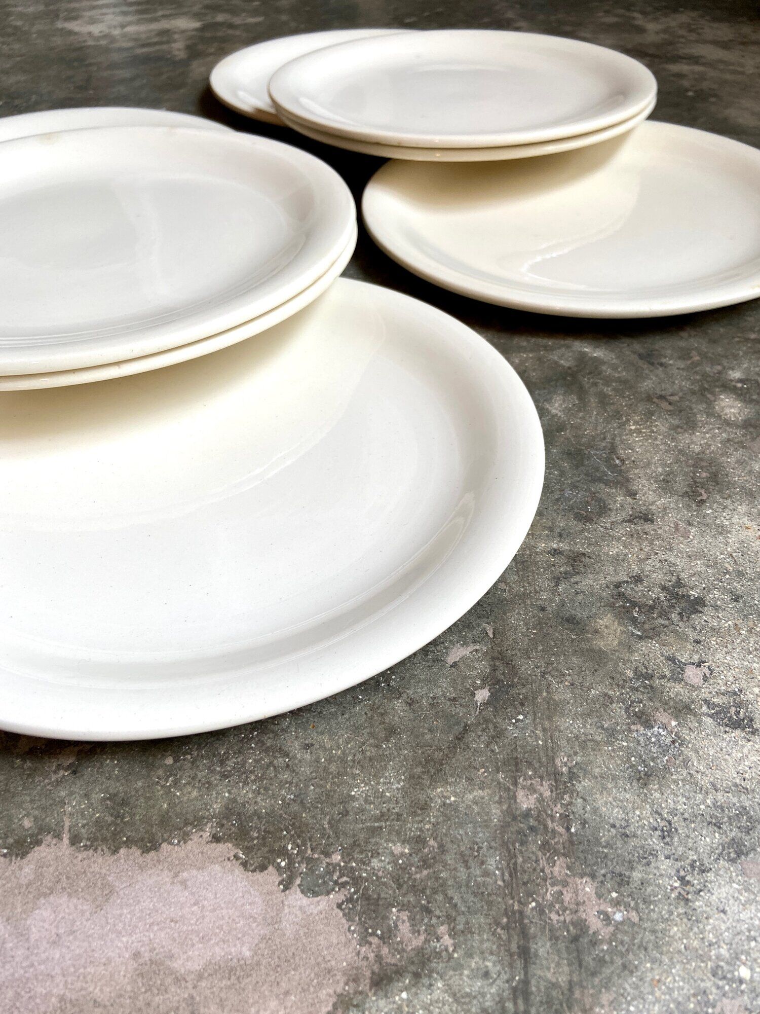 8 flat plates Sarreguemines in white earthenware