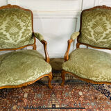 Paire de fauteuils à la reine cabriolet en velours vert style Louis XV - 19eme siècle France