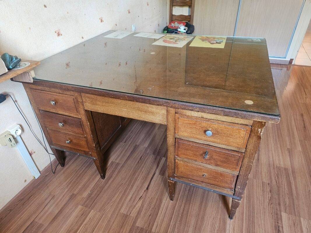 Bureau double