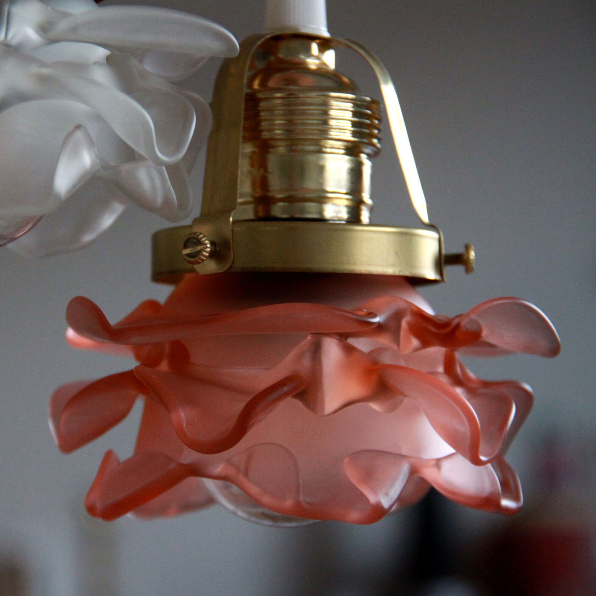 Chandelier suspension waterfall 3 lamps glass paste flower pink tulip old art deco