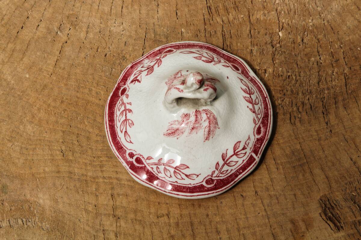 Sarreguemines earthenware mustard pot, Watteau model