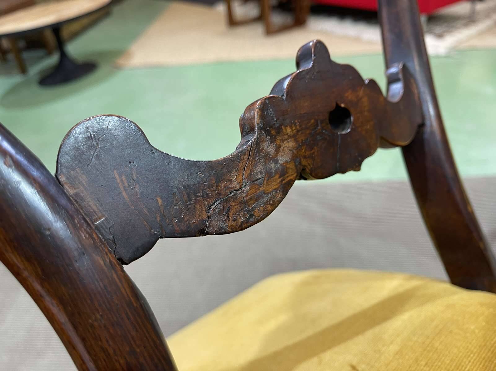 Set of 6 19th century English chairs in walnut