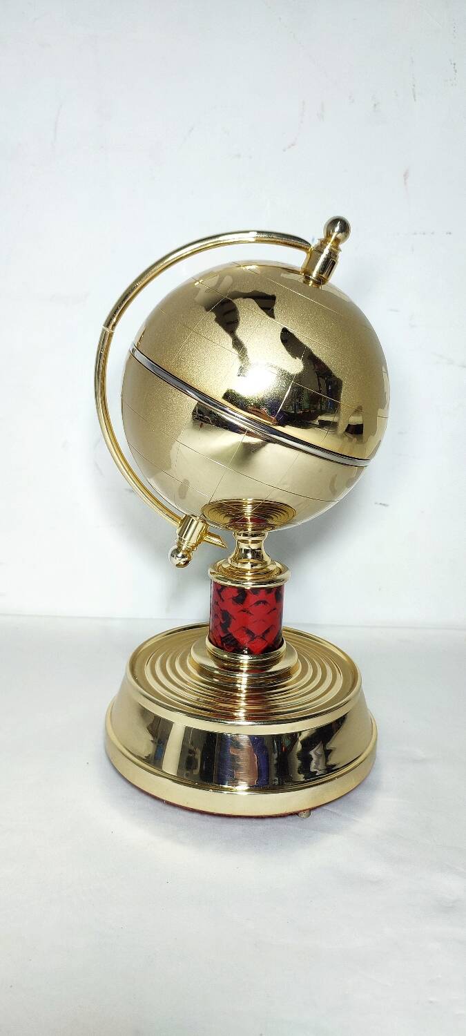 Cigarrera musical. España, 1970s.