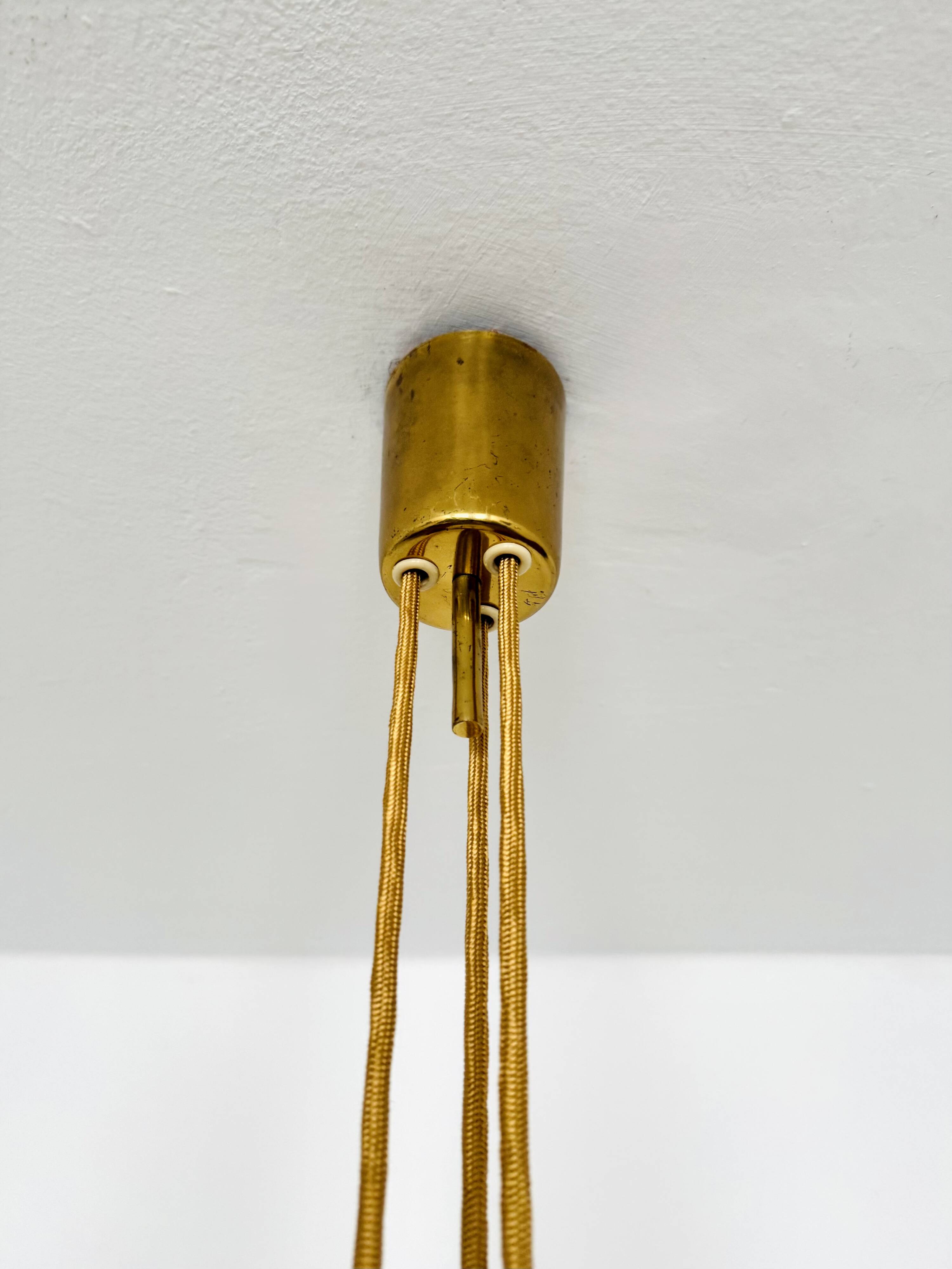 Suspension unique avec contrepoids par Vereinigte Werkstätten München
