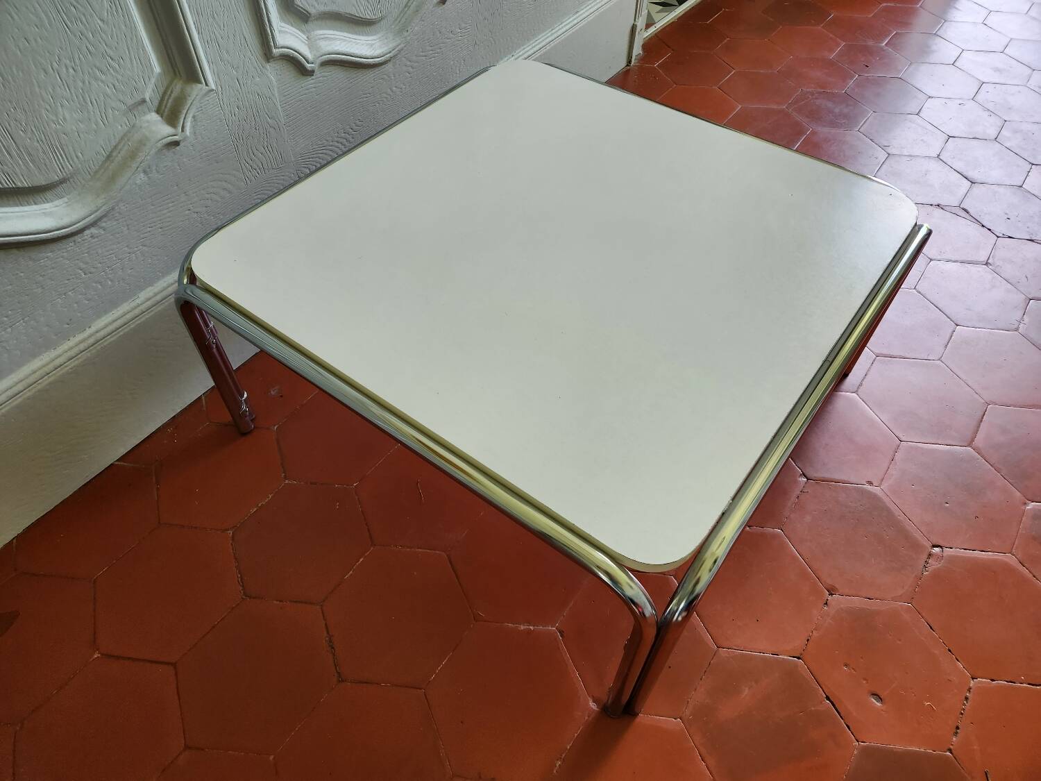 Chrome coffee table 70