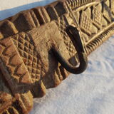 Hook 3 hooks in carved teak from Kerala
