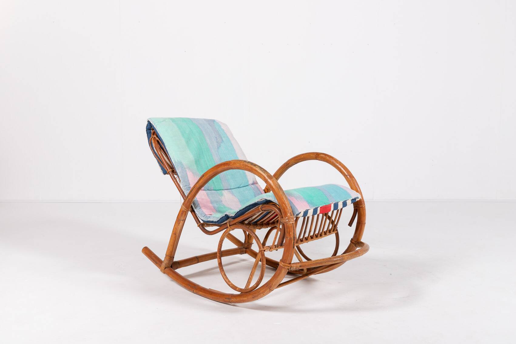 Fauteuil à bascule italien en rotin, 1960