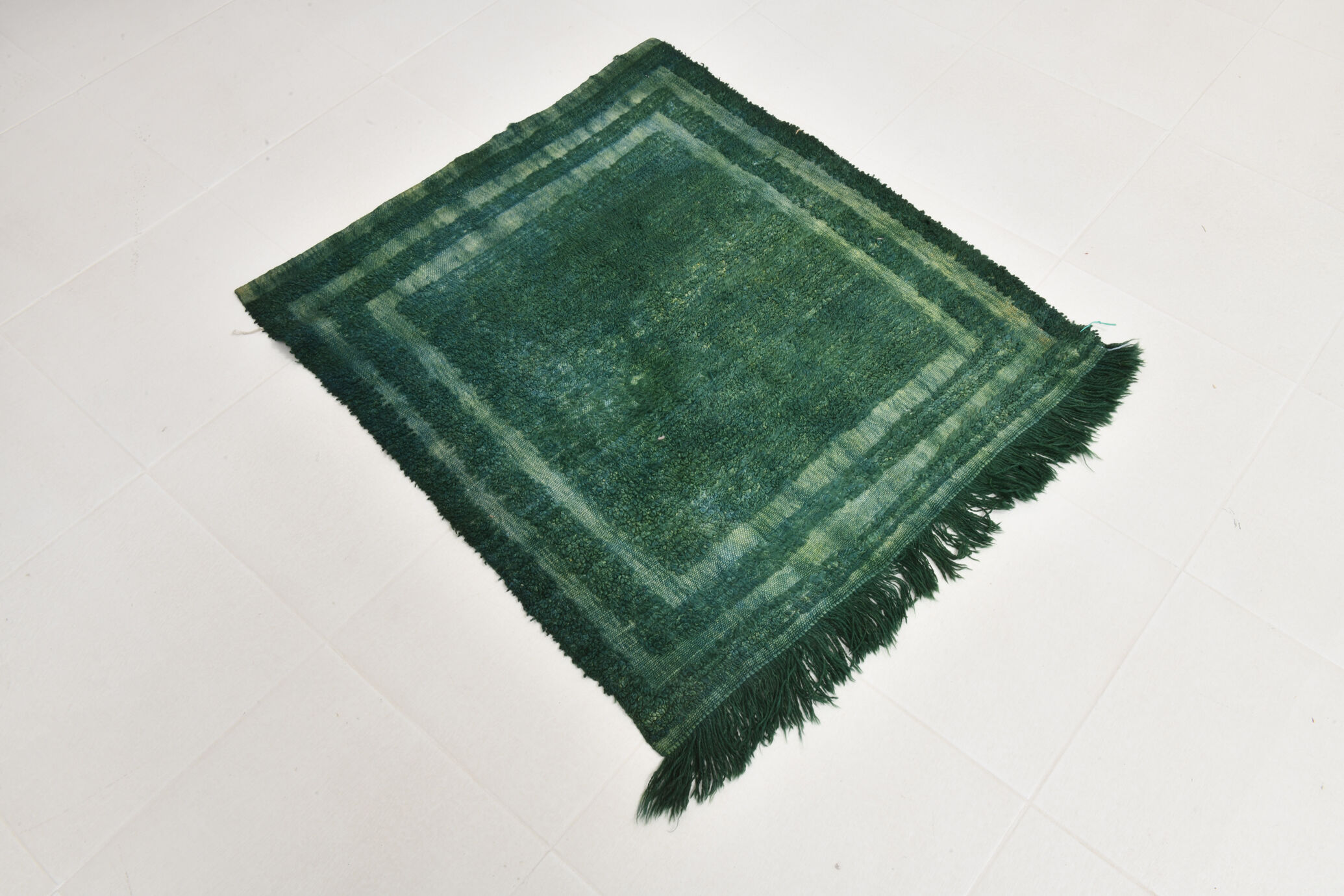 3x3 square green vintage rug 94x105cm