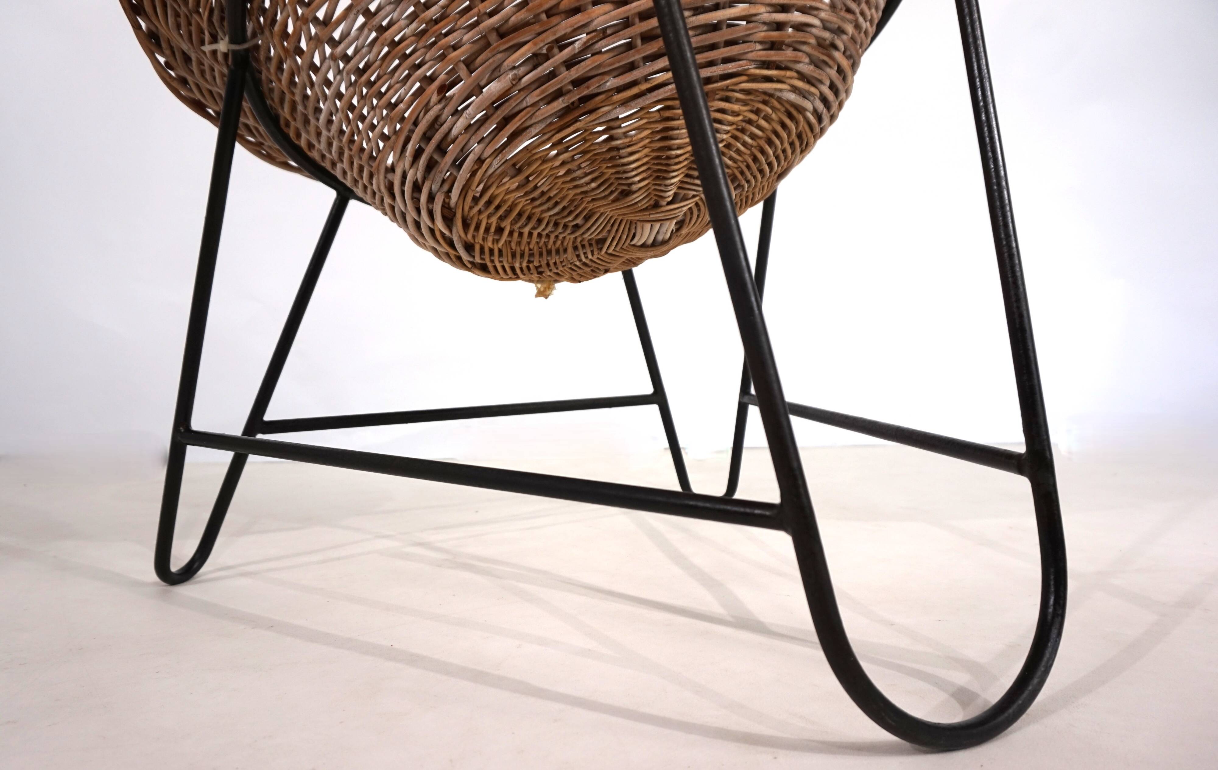 Rattan basket pod lounge chair, 1960