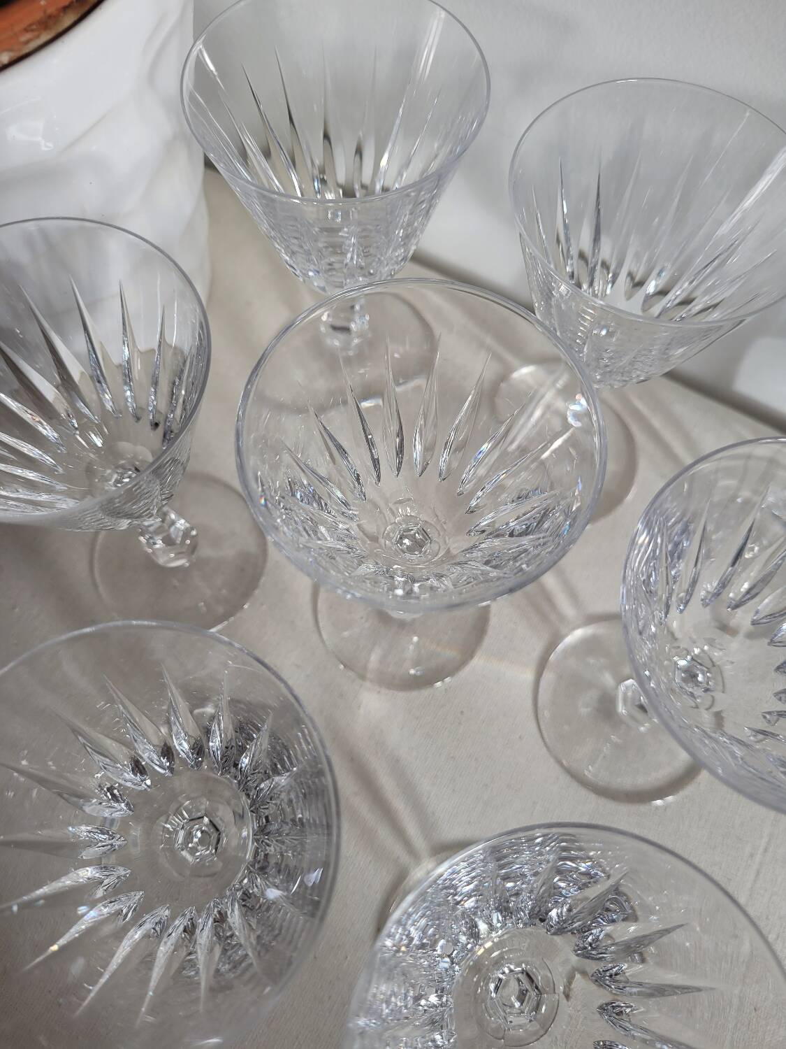 Set of 9 Villeroy and Boch white wine glasses