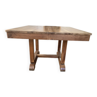 Extendable walnut table