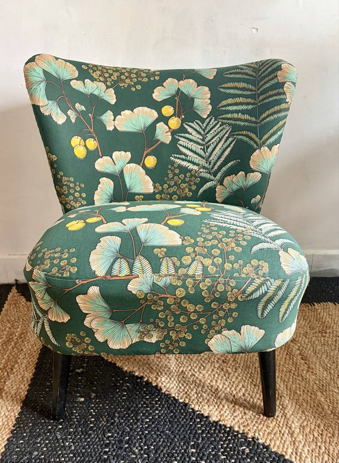 Cocktail chair