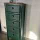 Chiffonnier 5 tiroirs relooké vert sapin et bois brut