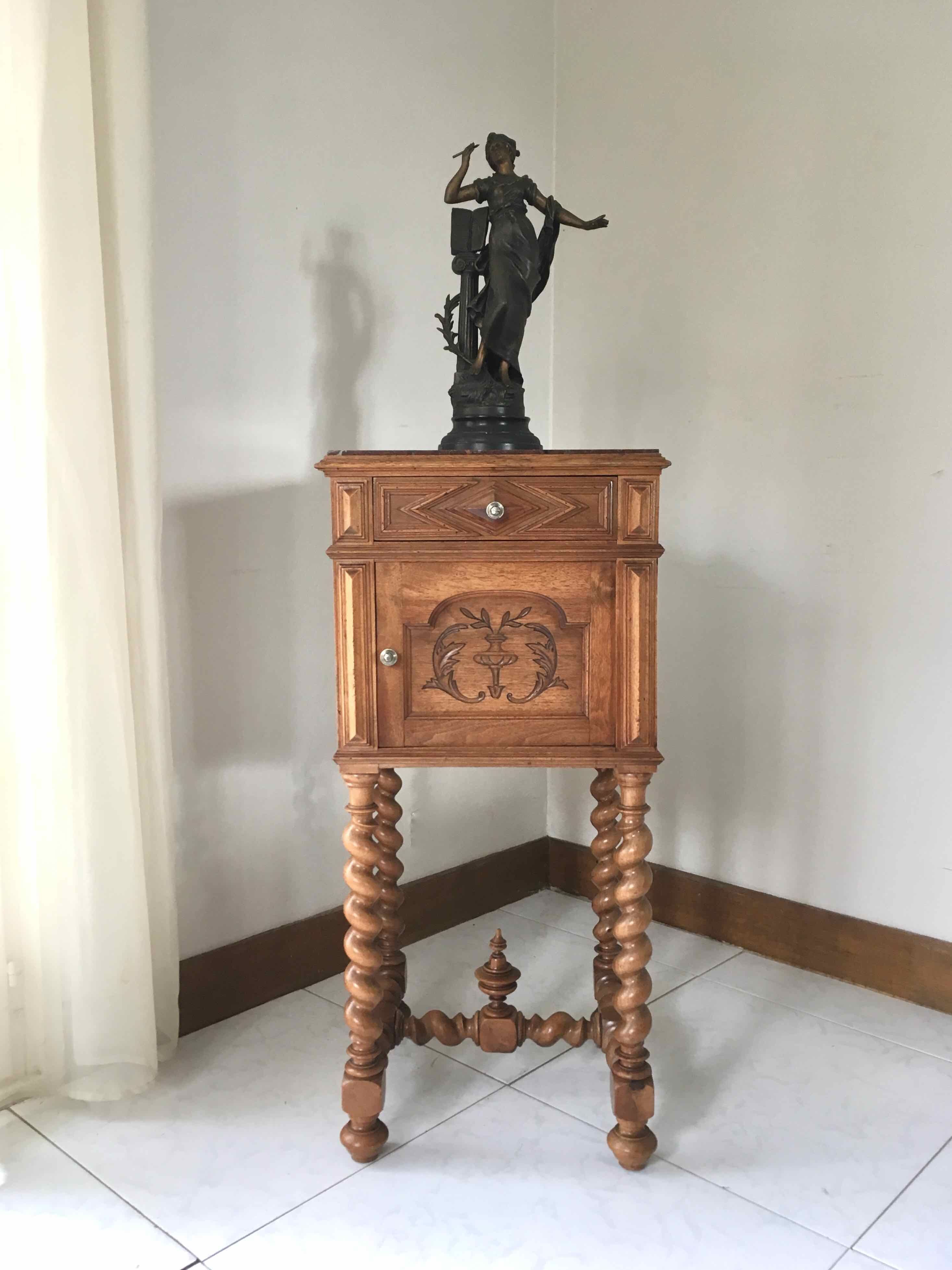Table de nuit ancienne meuble d’appoint