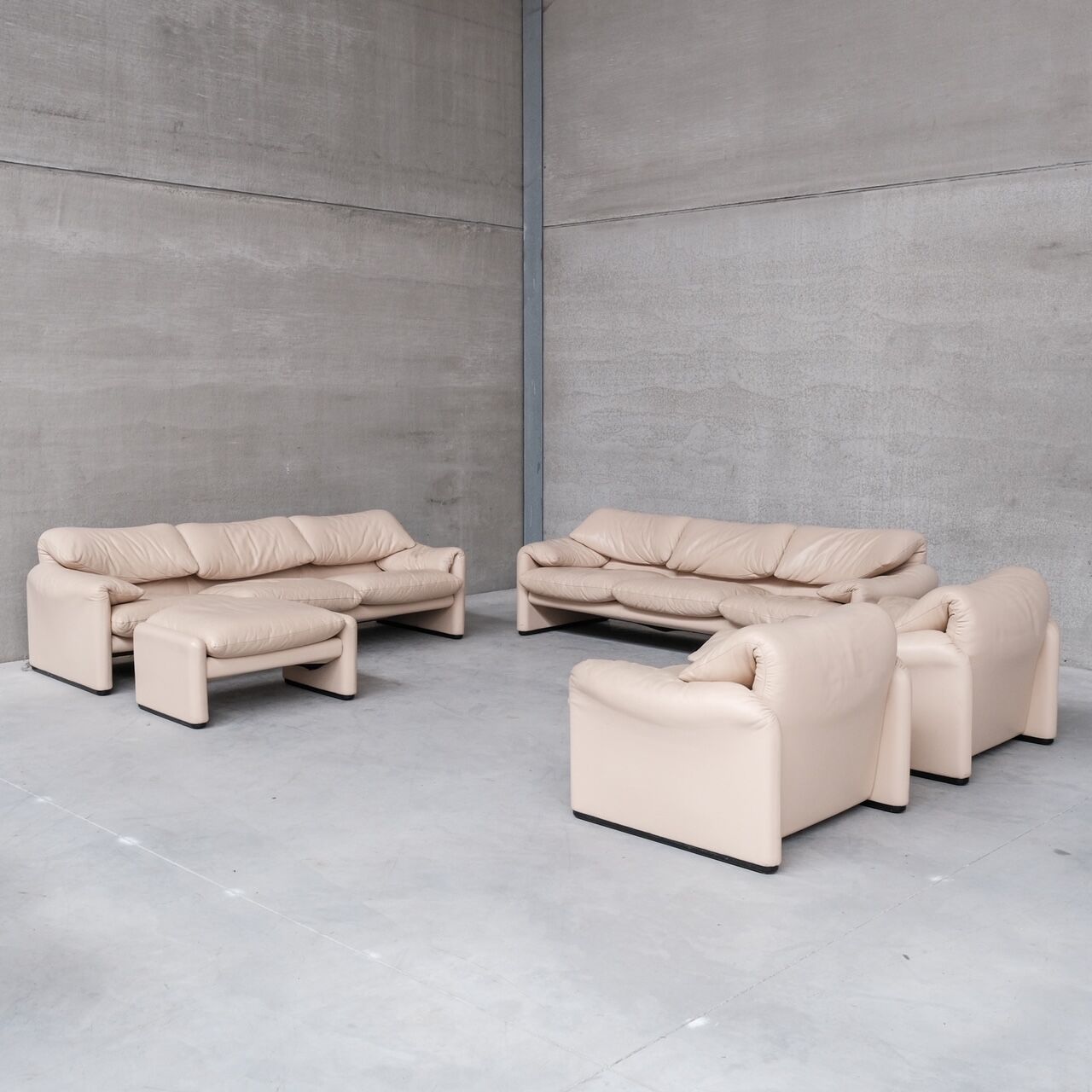 Vico Magisretti 'Maralunga' Suite of Sofas and Armchairs for Cassina