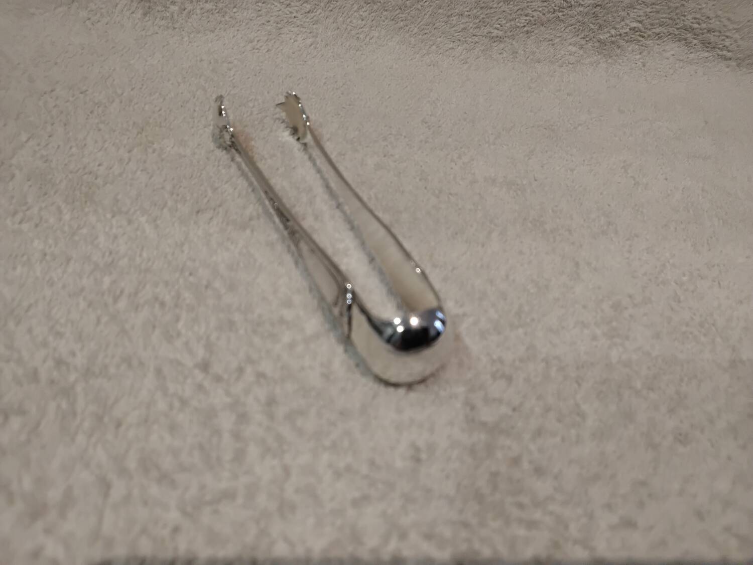 Silver-plated metal sugar tongs, Ercuis silversmith, Louis XV model, 29