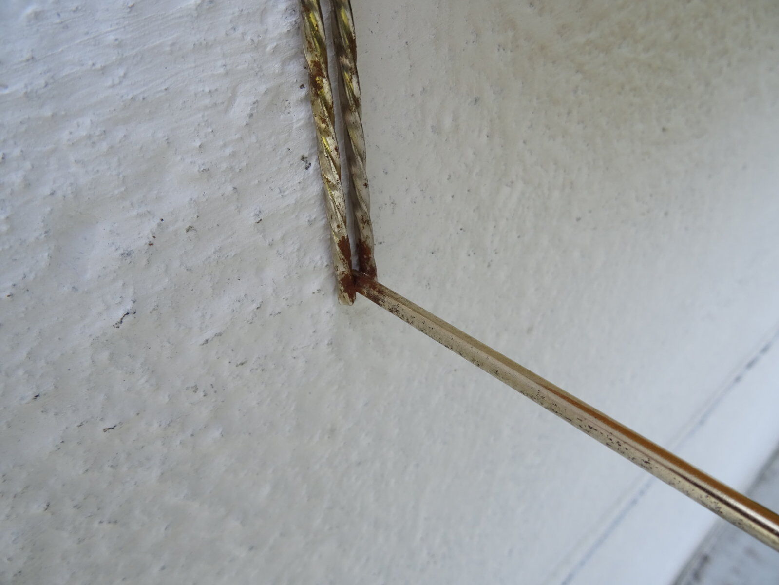 Modular wall shelf string