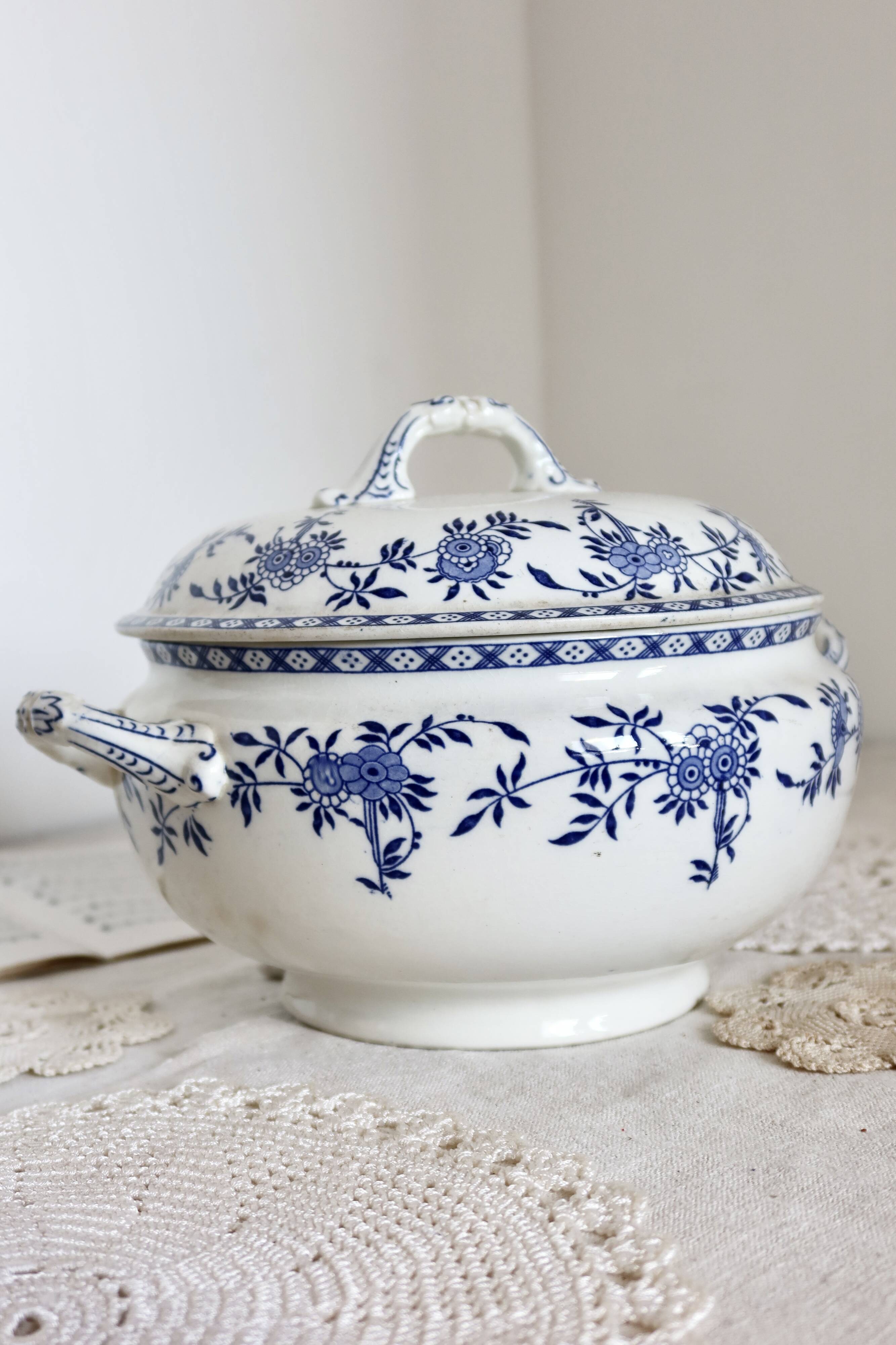 Antique soup tureen - Rare Dresden porcelain