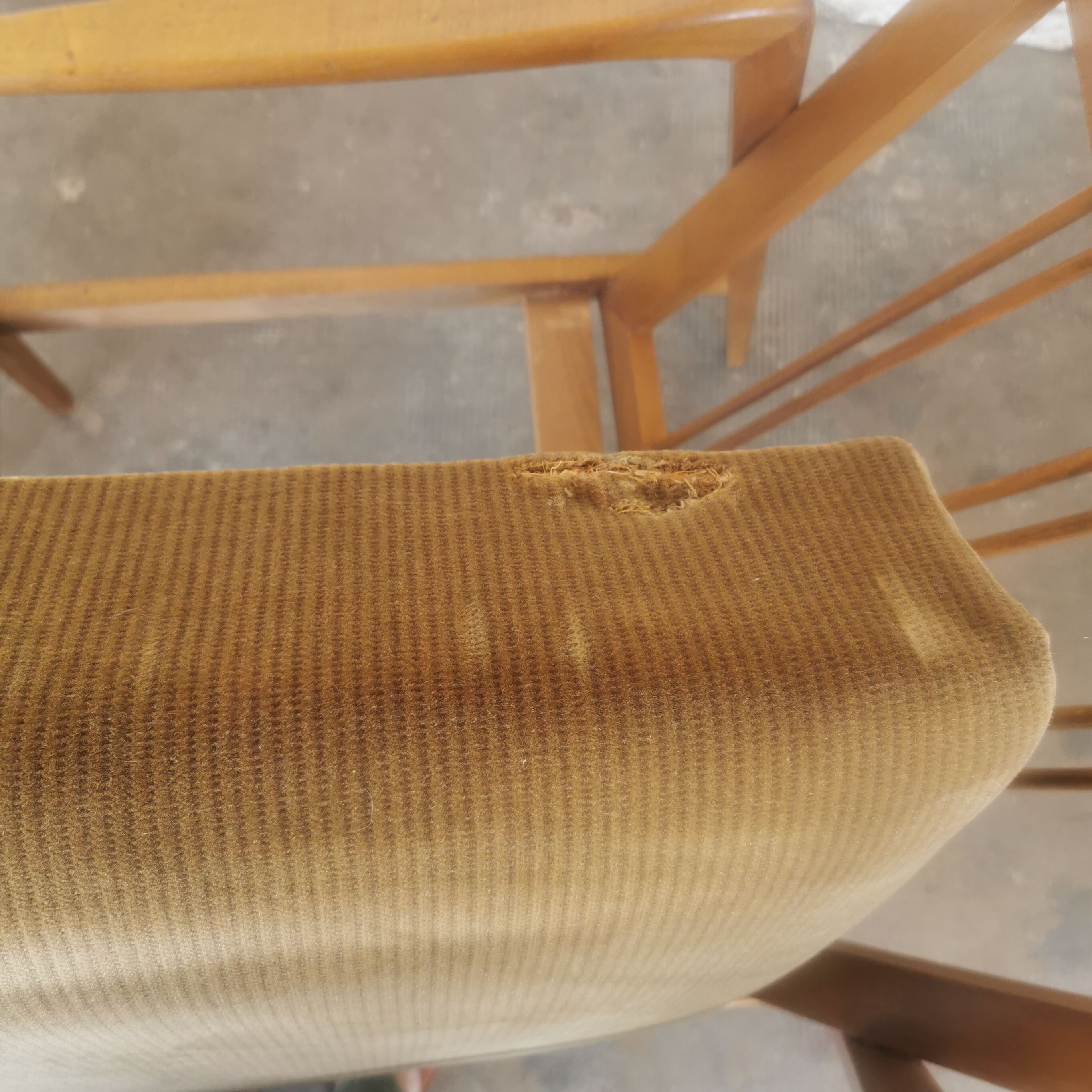 Paire de fauteuils vintage bois et velours