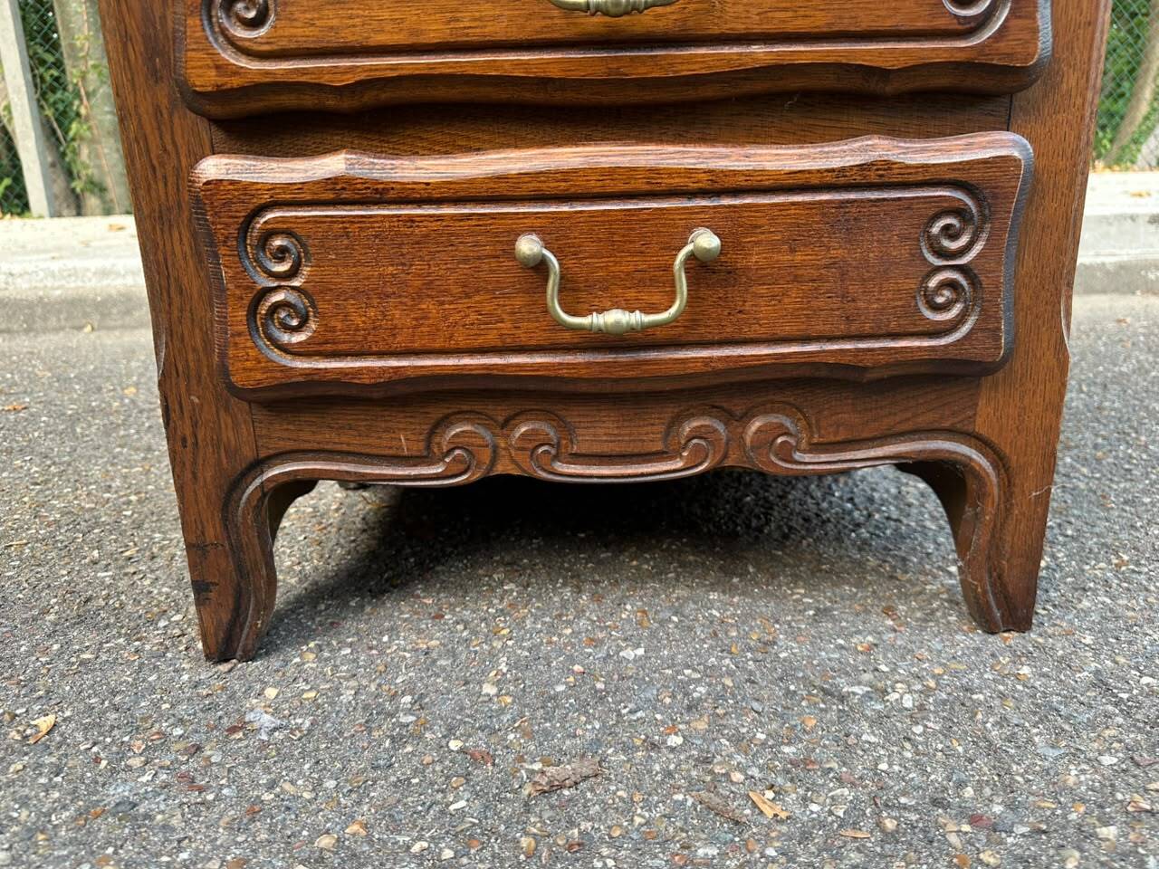 Commode, chiffonnier, semainier style Louis XV en chêne, 1970