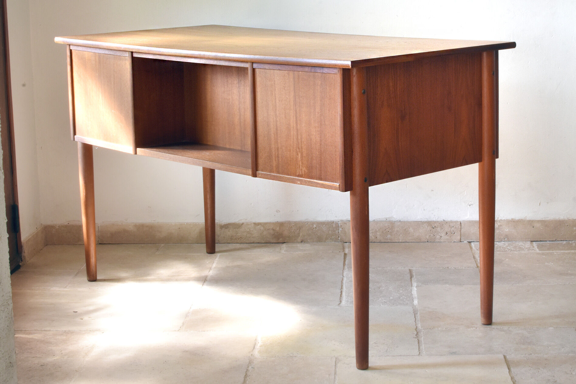 Scandinavian vintage office and chair - 60s